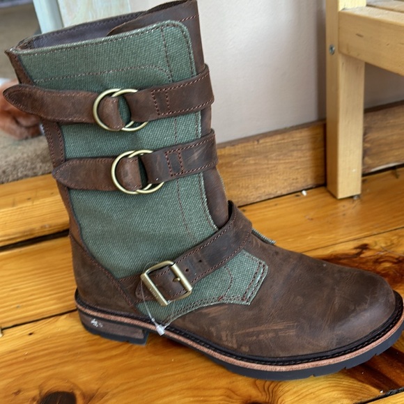 LL Bean  SZ 7.5 Combat Boots Brown Leather W Green Woven Embellishment! - Picture 2 of 9